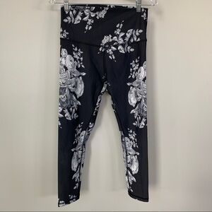 Albion Dark Gray Leggings w/Vintage‎ Rose Pattern Size S